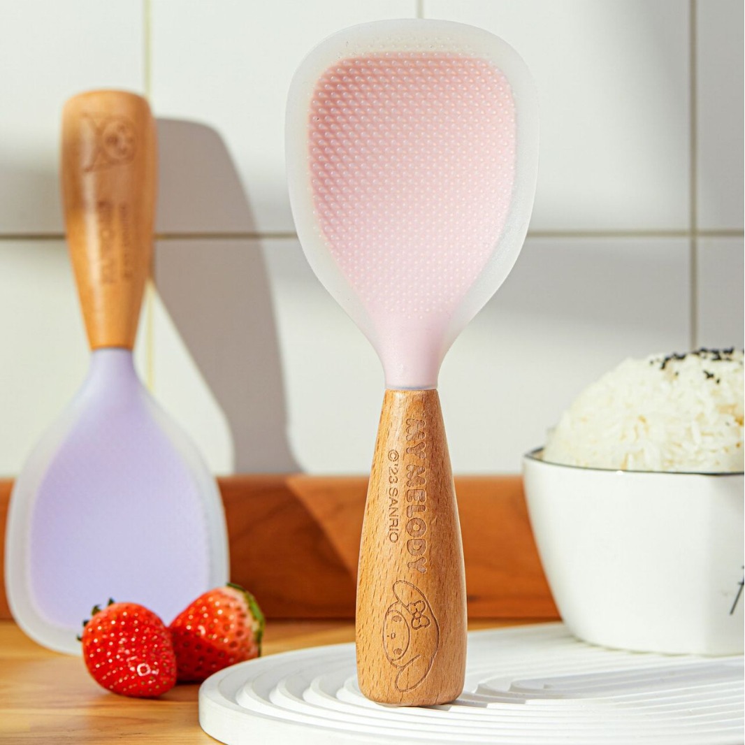 東莞<a href='http://m.yfhat.cn/Products/shuangseguijiaoweizu.html' class='keys' title='點擊查看關于硅膠制品廠的相關信息' target='_blank'>硅膠制品廠</a>:硅膠餐具與塑膠日用品它們的區別 東莞硅膠制品廠:硅膠餐具與塑膠日用品它們的區別